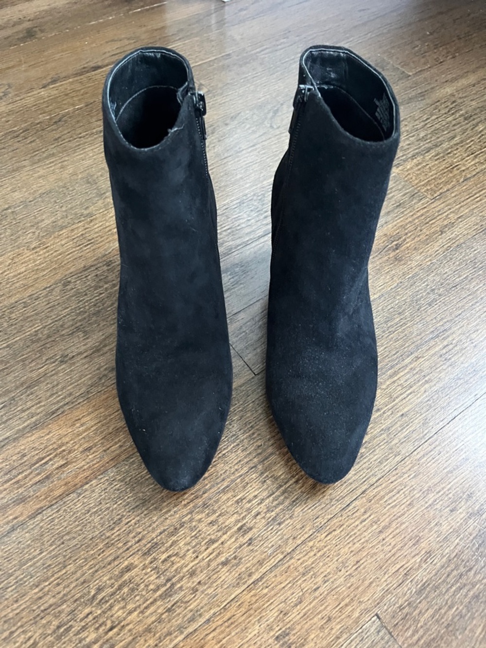 Enzo Engiolini Women's Black Suede Ankle Boots - Classic Zip Closure